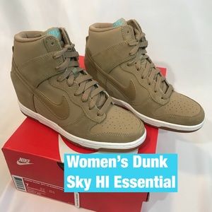 Nike Women’s Dunk Sky Hi Essential